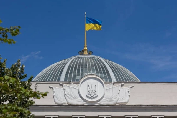 Верховна Рада підтримала проєкт Закону № 4380 про адмінзбір: які зміни в оплаті адмінпослуг